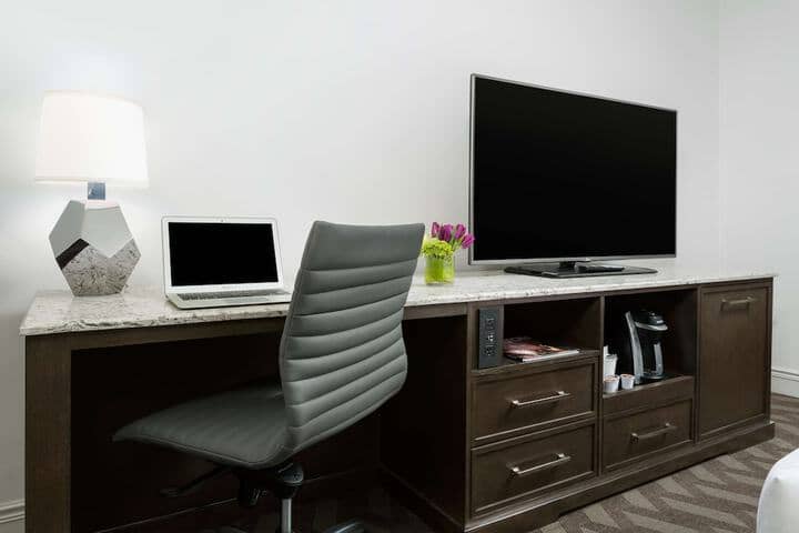 Room 17 of 144